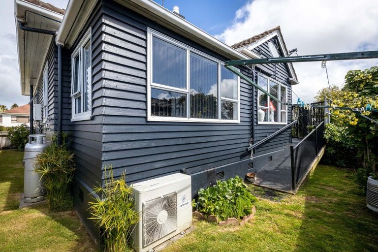 Photo of property in 17 Exeter Street, Brooklands, New Plymouth, 4310