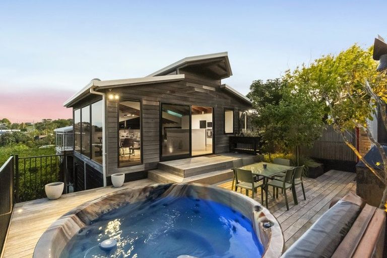 Photo of property in 1/3 Swann Beach Road, Stanmore Bay, Whangaparaoa, 0932