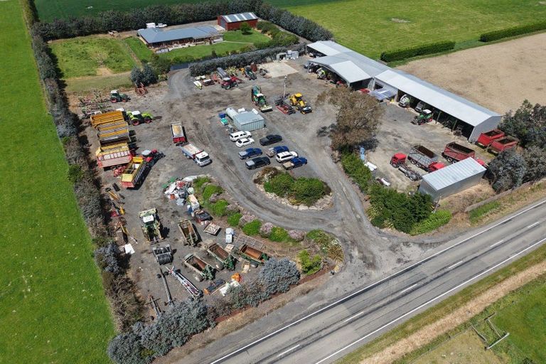 Photo of property in 185 Centre Road, Momona, Outram, 9073