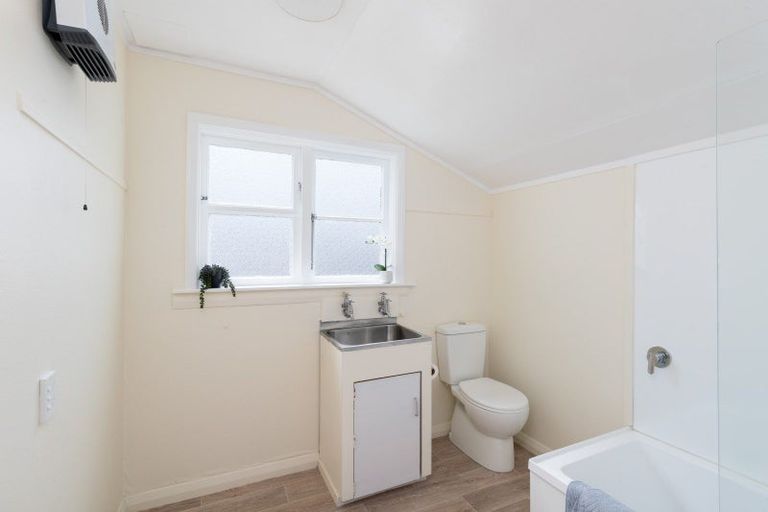 Photo of property in 5 Mangaroa Hill Road, Clouston Park, Upper Hutt, 5018