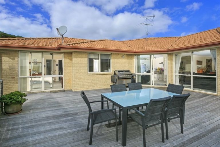 Photo of property in 39 Bluebird Crescent, Unsworth Heights, Auckland, 0632