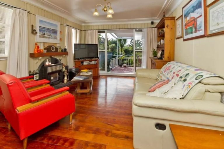 Photo of property in 50 Hebron Road, Waiake, Auckland, 0630