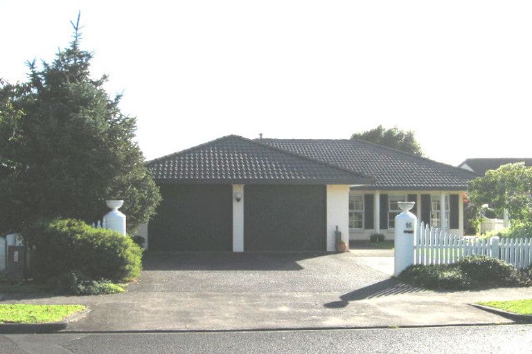 Photo of property in 16 Wiltshire Place, Somerville, Auckland, 2014