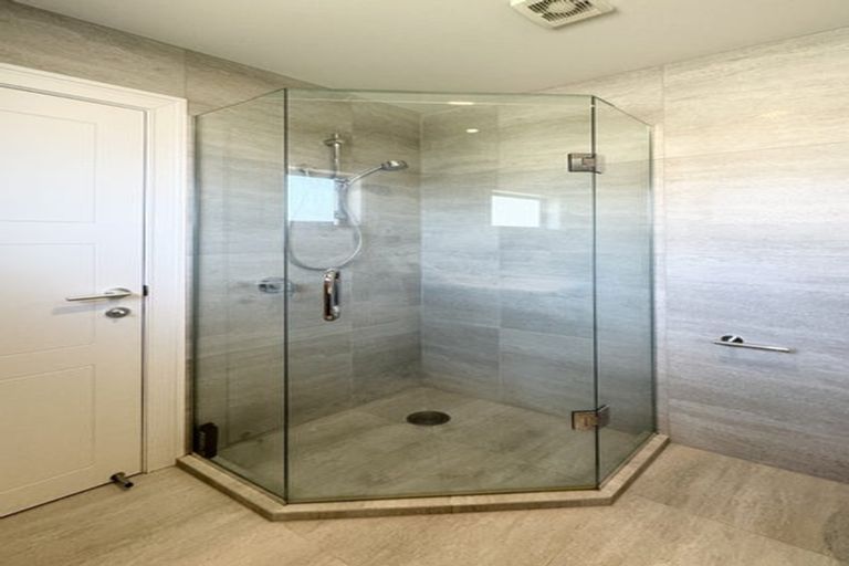 Photo of property in 8 Mural Place, Greenhithe, Auckland, 0632