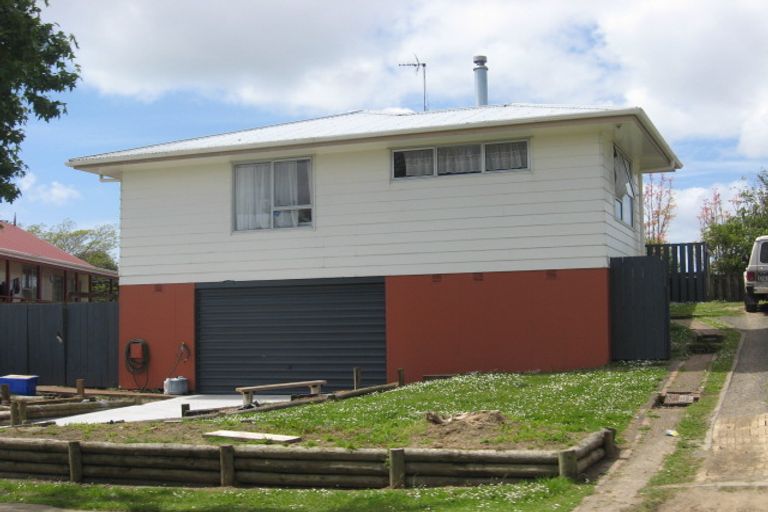 Photo of property in 35 Moncrieff Avenue, Clendon Park, Auckland, 2103