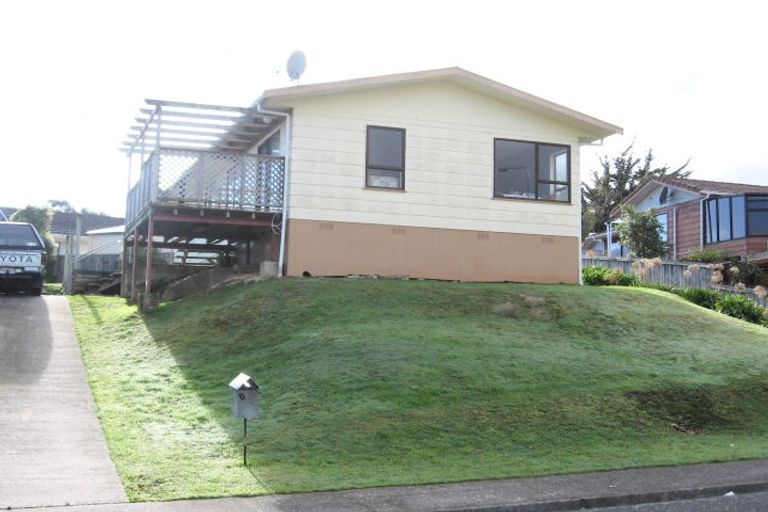 Photo of property in 18 Hookway Grove, Paraparaumu, 5032