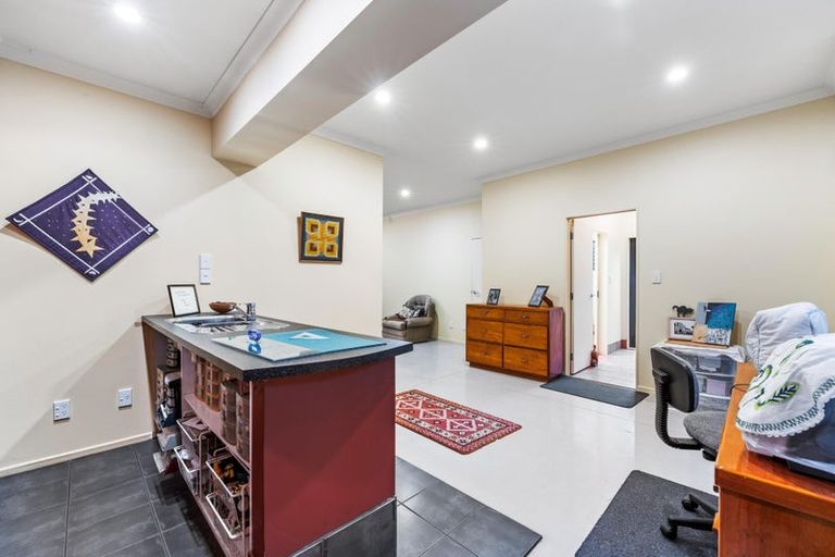 Photo of property in 4 Tellin Close, Massey, Auckland, 0614