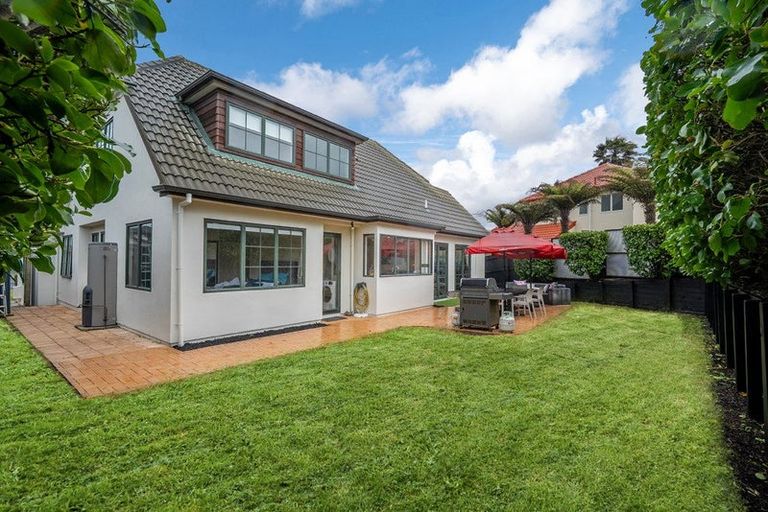 Photo of property in 4 Opal Close, Rosedale, Auckland, 0632