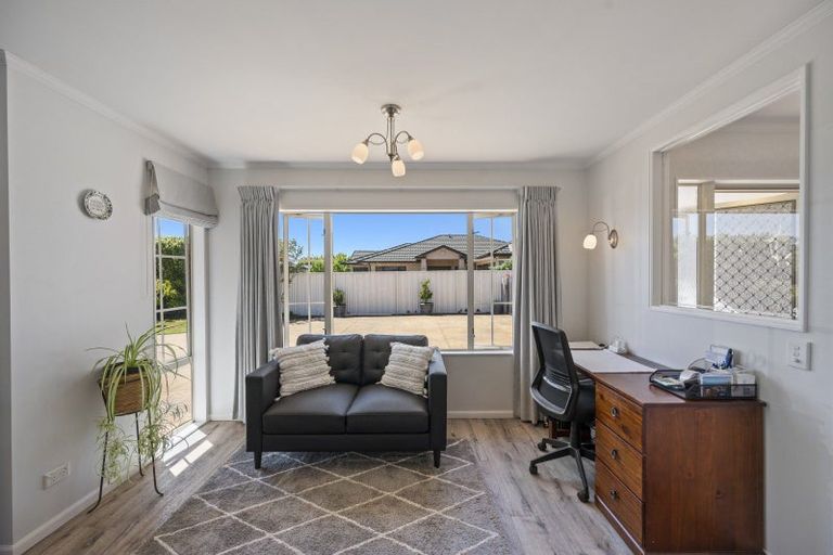 Photo of property in 15 Pukekura Place, Taradale, Napier, 4112