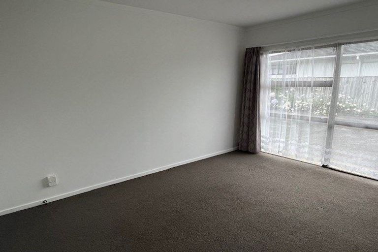Photo of property in 1/57 Butley Drive, Farm Cove, Auckland, 2012