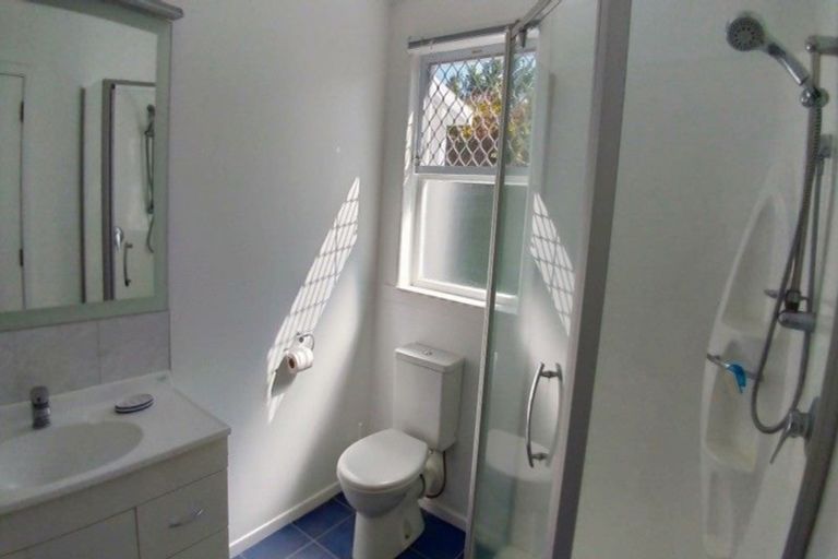 Photo of property in 4/2 Scarboro Terrace, Murrays Bay, Auckland, 0630