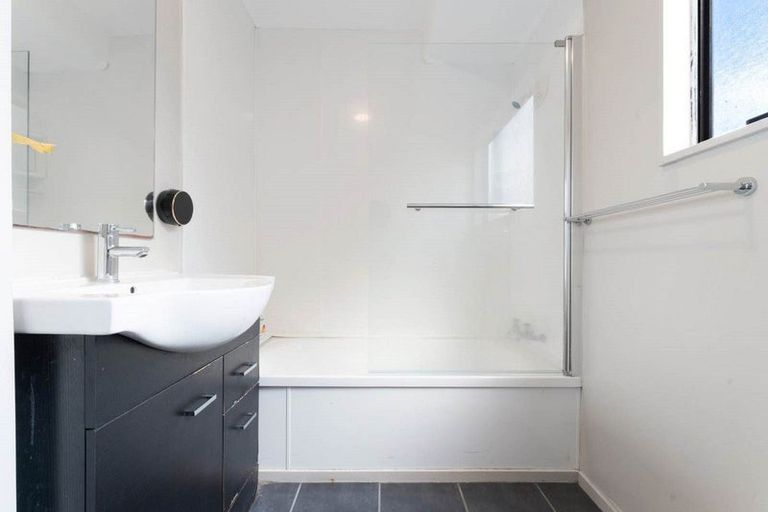 Photo of property in 2/12 Benchmark Drive, Massey, Auckland, 0614