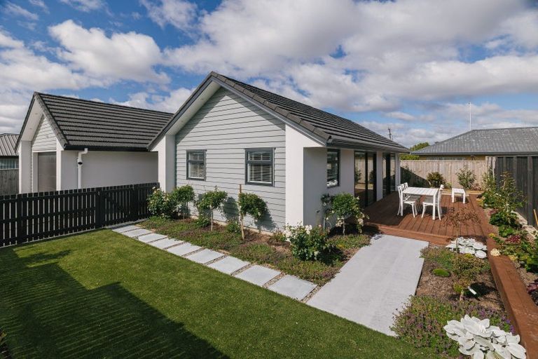 Photo of property in 27 Daniel Place, Kelvin Grove, Palmerston North, 4414