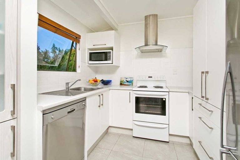 Photo of property in 2/104 Verran Road, Birkdale, Auckland, 0626