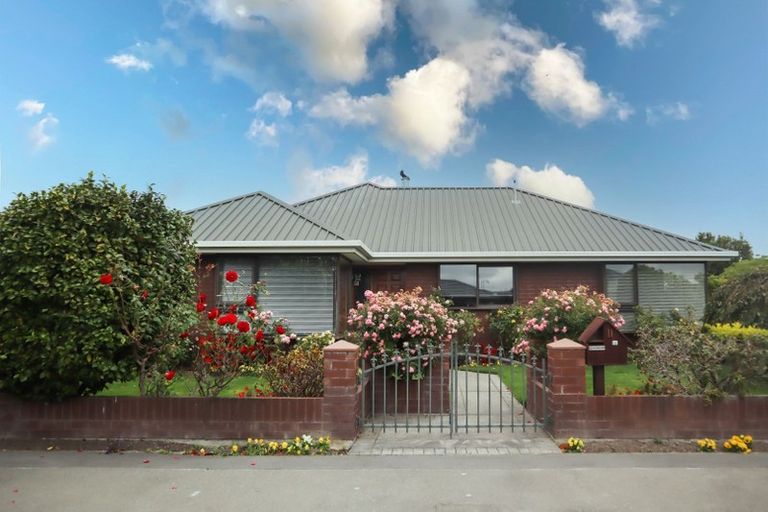 Photo of property in 11 Amdale Avenue, Broomfield, Christchurch, 8042