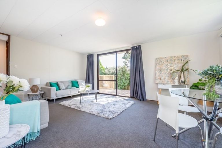 Photo of property in 1/169 Maungaraki Road, Korokoro, Lower Hutt, 5012