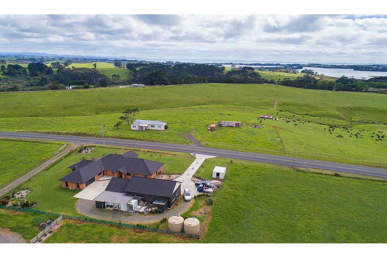 Photo of property in 875 Awhitu Road, Pollok, Waiuku, 2683
