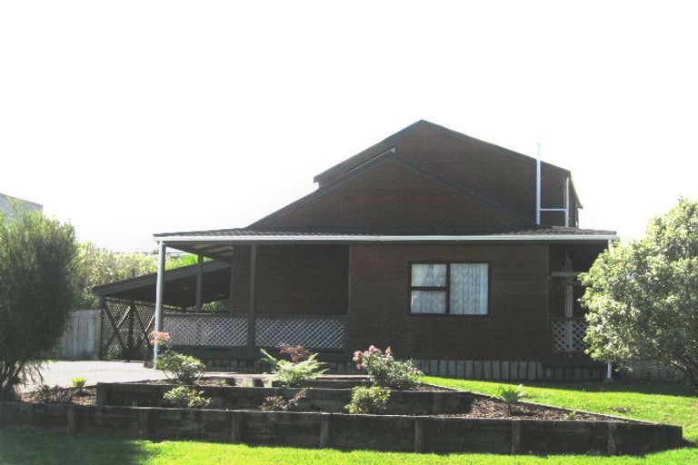 Photo of property in 6 Halyard Place, Te Atatu Peninsula, Auckland, 0610