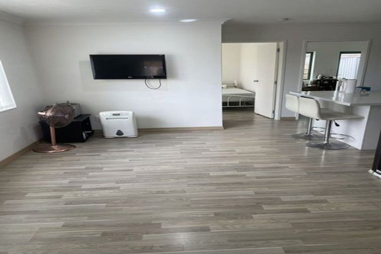 Photo of property in 1 Mackwell Road, Fairview Heights, Auckland, 0632