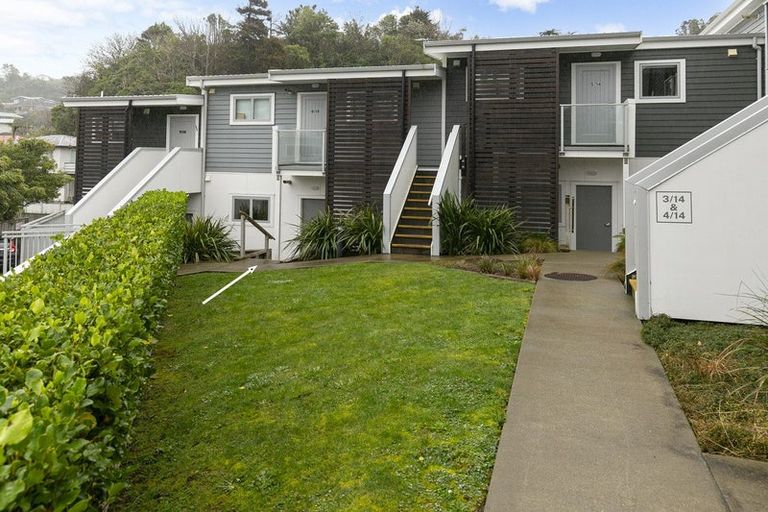 Photo of property in 25 Batchelor Street, Newlands, Wellington, 6037