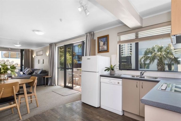 Photo of property in Capri Apartments, 5 The Mall, Mount Maunganui, 3116
