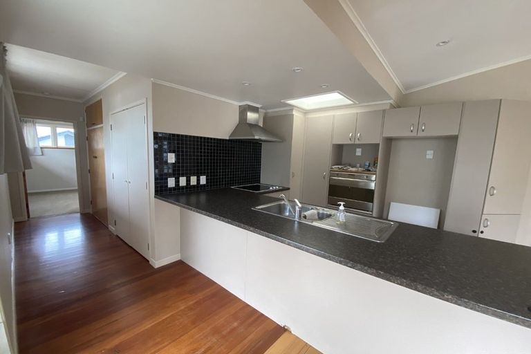 Photo of property in 294 Wairau Road, Glenfield, Auckland, 0629