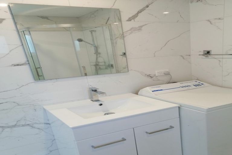 Photo of property in 26 Caribbean Drive, Unsworth Heights, Auckland, 0632