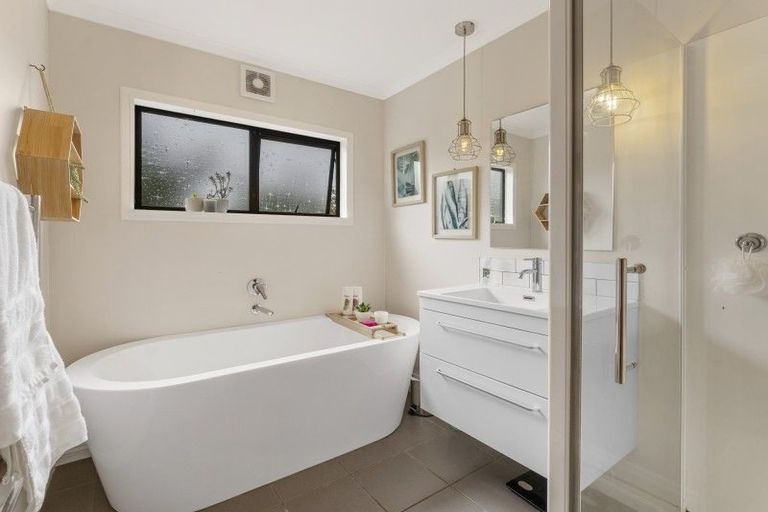 Photo of property in 298 Te Moana Road, Waikanae, 5036