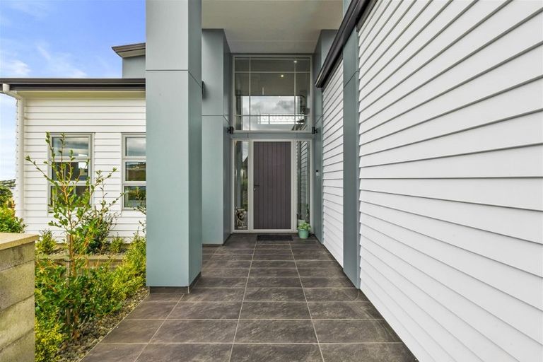 Photo of property in 1 Hollyford Place, Aotea, Porirua, 5024