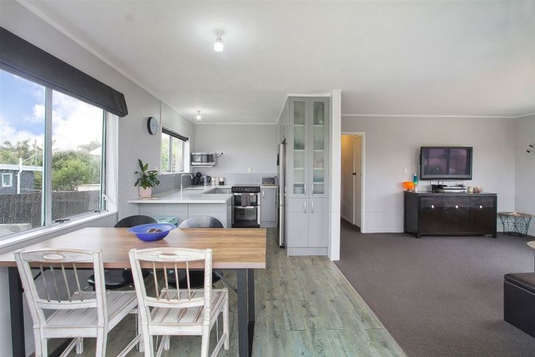 Photo of property in 25 Crispe Road, Clarks Beach, 2122