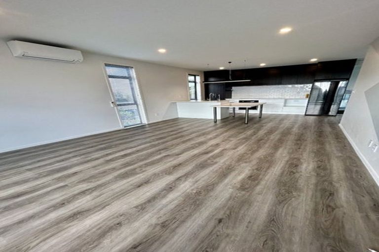 Photo of property in 40d Reeves Road, Pakuranga, Auckland, 2010