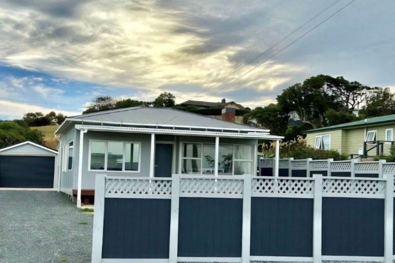 Photo of property in 32 Esplanade, Kaka Point, Balclutha, 9271