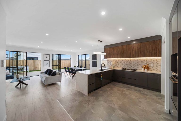 Photo of property in 17 Kaitiaki Drive, Clarks Beach, 2122