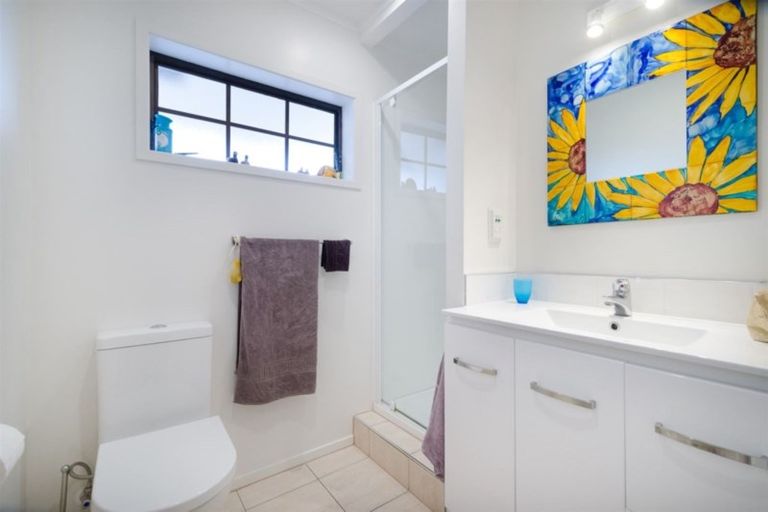 Photo of property in 28 Sarah Todd Lane, Waimauku, 0812