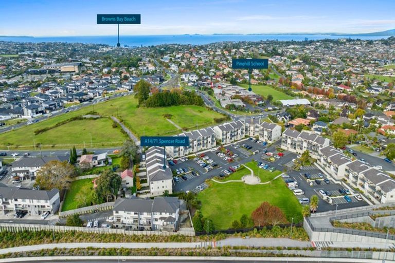 Photo of property in 14a/71 Spencer Road, Oteha, Auckland, 0632