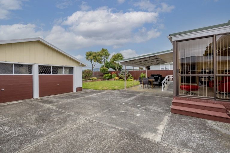 Photo of property in 17 Meadowvale Drive, Levin, 5510