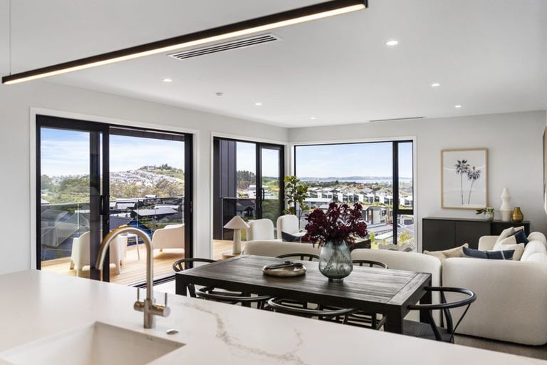 Photo of property in 33 Kikorangi Drive, Wainui, Silverdale, 0992