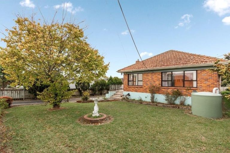 Photo of property in 29 Archibald Road, Kelston, Auckland, 0602