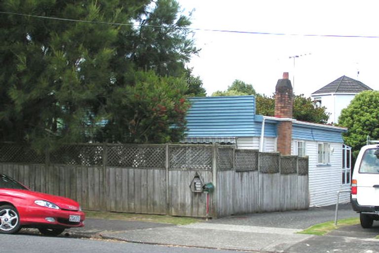 Photo of property in 1/5 Bruce Street, Northcote Point, Auckland, 0627