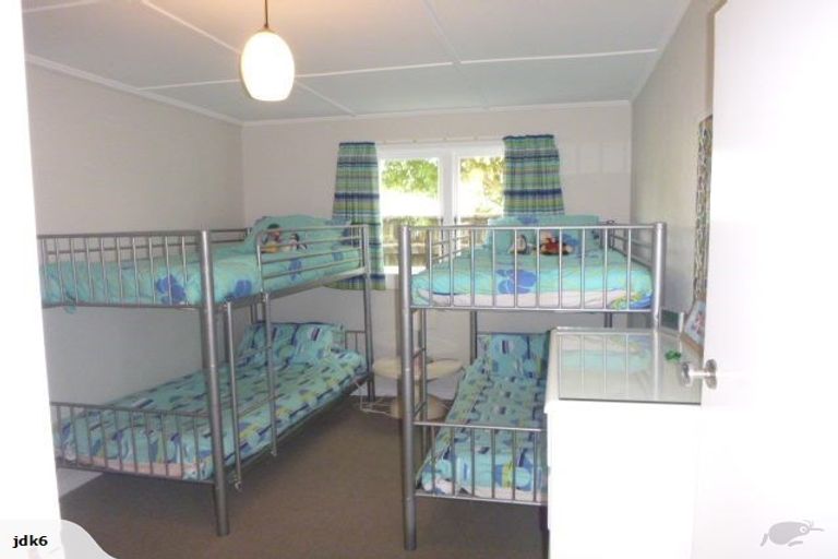 Photo of property in 76 Te Moana Road, Waikanae Beach, Waikanae, 5036