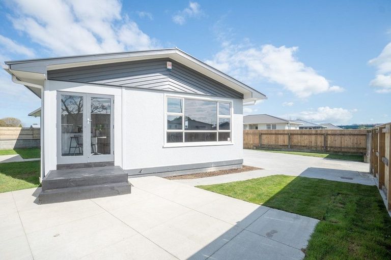 Photo of property in 6 Esk Street, Roslyn, Palmerston North, 4414