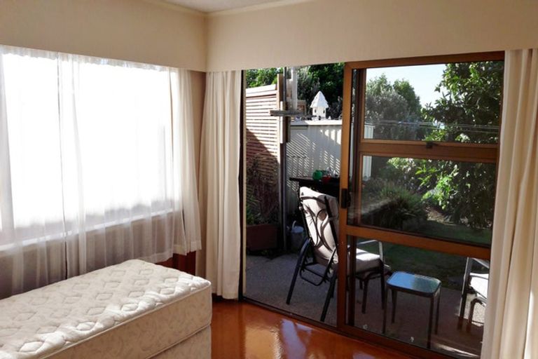 Photo of property in 33 Melandra Road, Stanmore Bay, Whangaparaoa, 0932