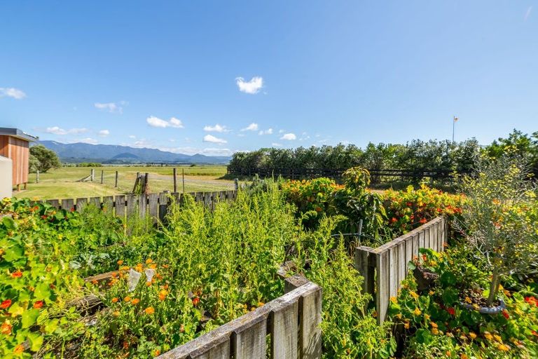 Photo of property in 95 Lake Ferry Road, Lake Ferry, Featherston, 5772