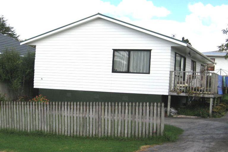 Photo of property in 2 Beaufield Lane, Te Atatu Peninsula, Auckland, 0610