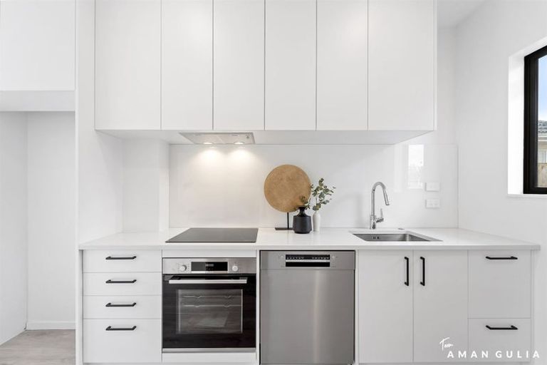 Photo of property in 13b Serjeant Street, Henderson, Auckland, 0612