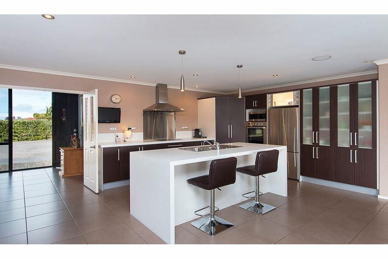 Photo of property in 4 Calderwood Close, Waiuku, 2123