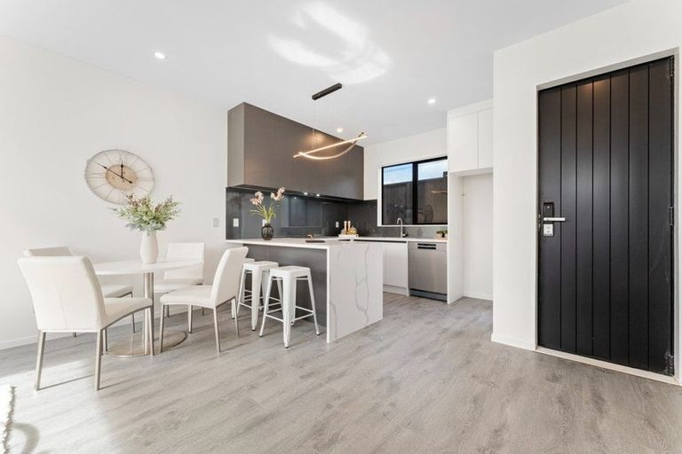 Photo of property in 7/122 Archibald Road, Kelston, Auckland, 0602