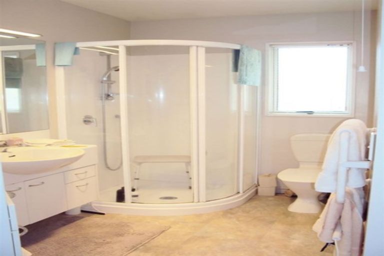 Photo of property in 18 Woodfield Lane, Redwood, Christchurch, 8051