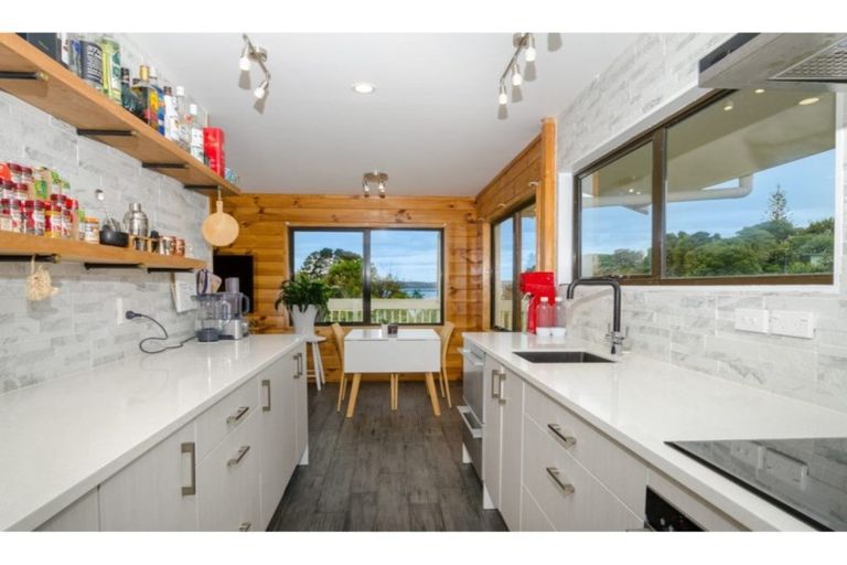 Photo of property in 18 Shelly Beach Road, Shelly Beach, Helensville, 0874