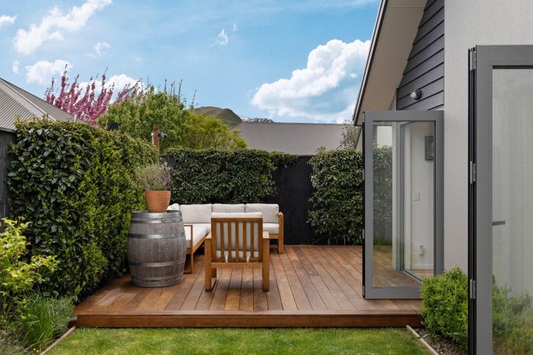 Photo of property in 5a Cone Peak Close, Lake Hayes, Queenstown, 9304